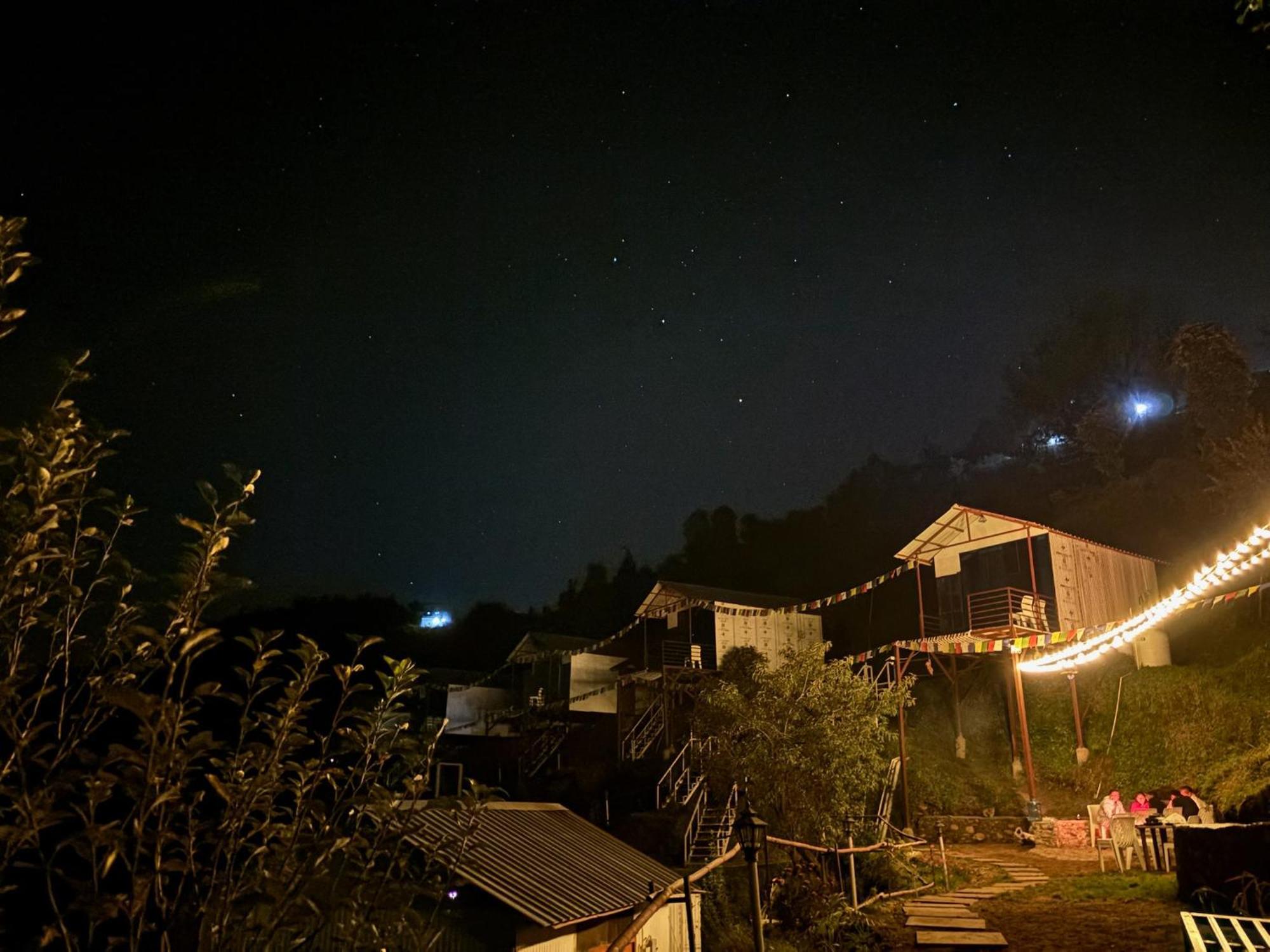 Nivriti Stays Kanatal Exterior photo