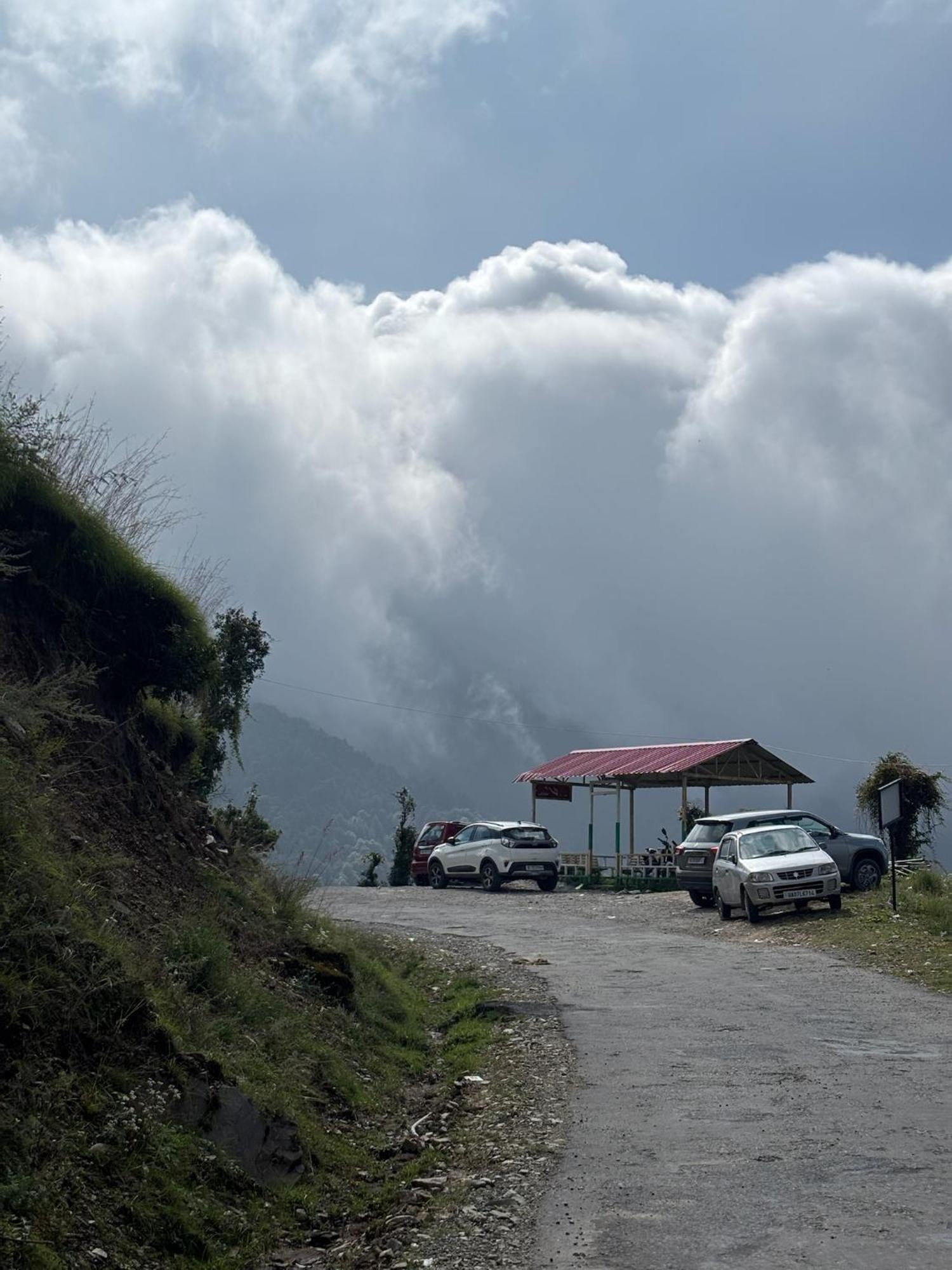 Nivriti Stays Kanatal Exterior photo