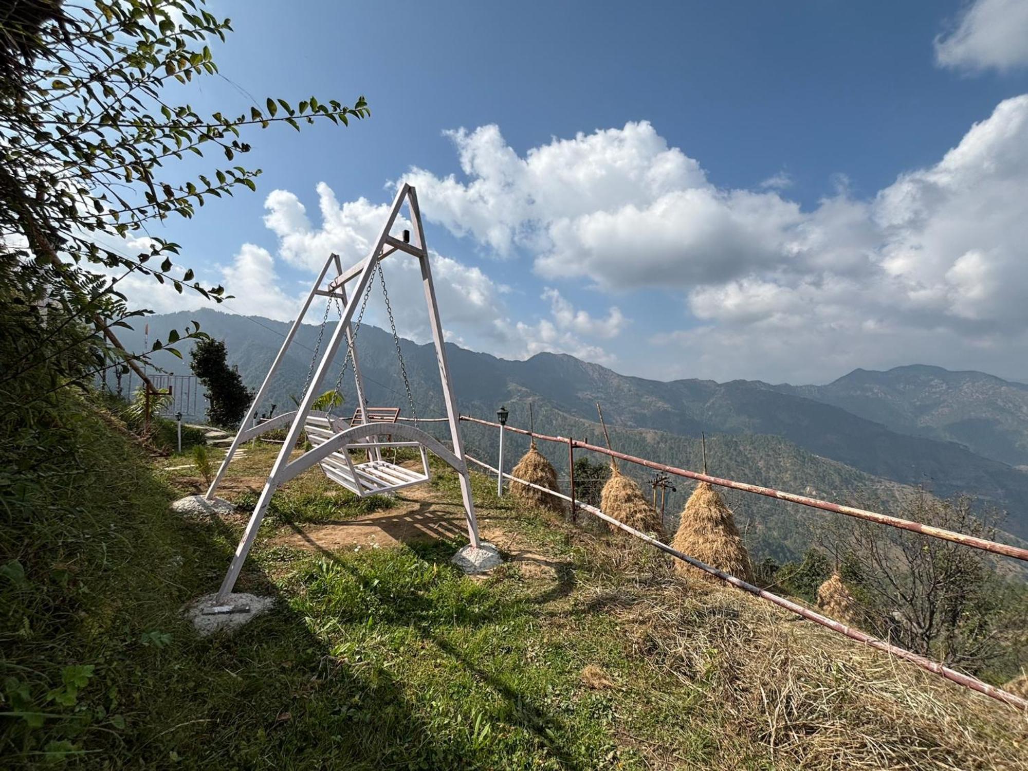 Nivriti Stays Kanatal Exterior photo