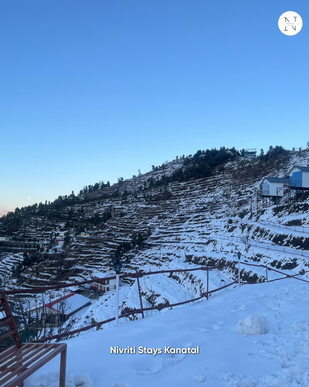 Nivriti Stays Kanatal Exterior photo