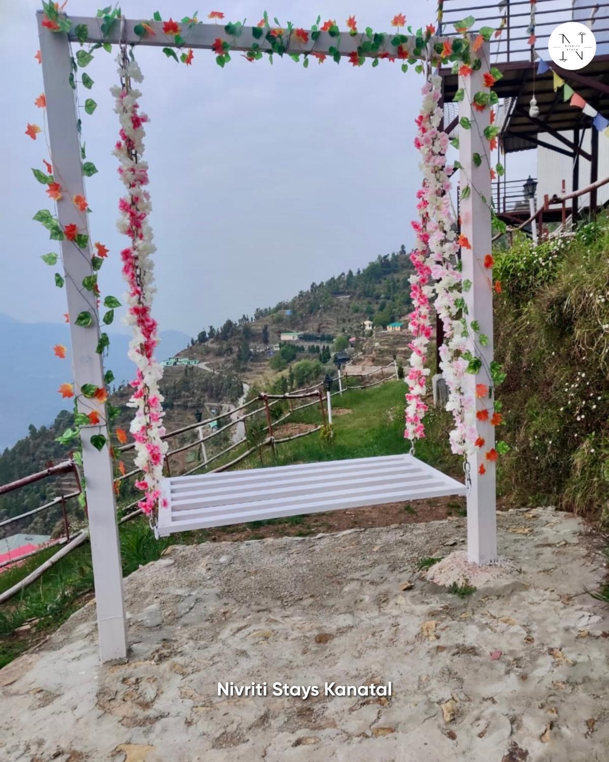 Nivriti Stays Kanatal Exterior photo