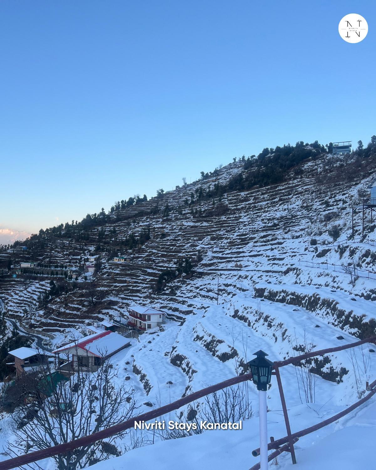 Nivriti Stays Kanatal Exterior photo