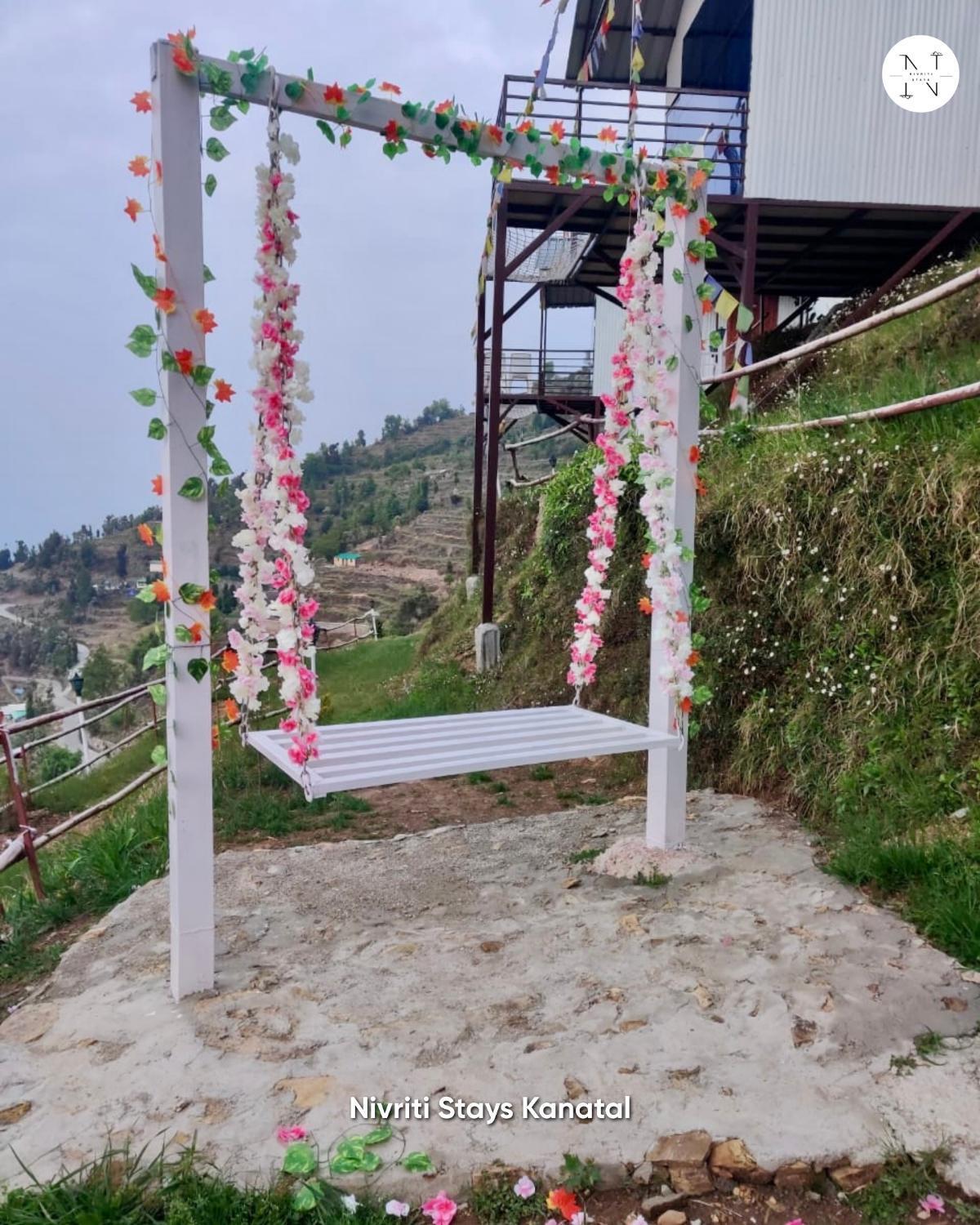 Nivriti Stays Kanatal Exterior photo